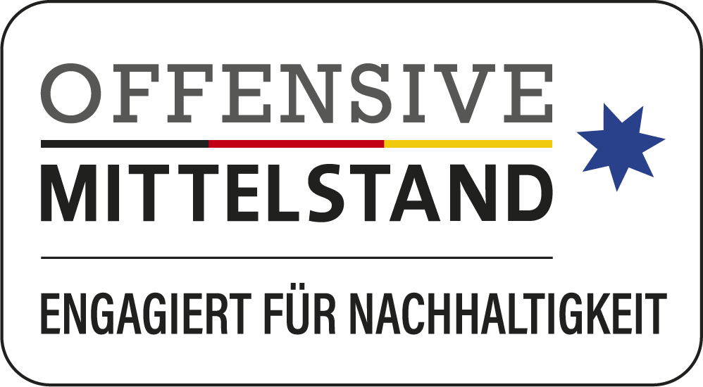 „OM-Zeichen Engagiert für Nachhaltigkeit“-Logo